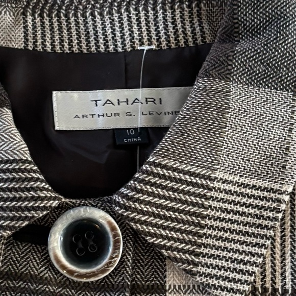 Tahari cropped wool blend jacket, Size 10 Professional, Ivy League, Wall Street - Picture 4 of 5